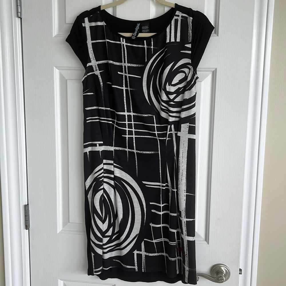 Desigual Black and white patterned dress. Size XL Excellent condition.